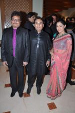 Disha Vakani, Dilip Joshi at Ravi and Rubaina_s wedding reception in Taj Land_s End, Mumbai on 18th Jan 2013 (46).JPG